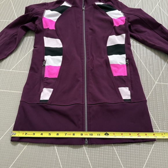 Lululemon Nice Asana Jacket Size 6-8 Plum Low Stripe Raspberry Glo - Picture 9 of 9